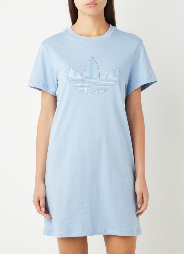 adidas - Trefoil mini T-shirt jurk met logoborduring  - Lichtblauw
