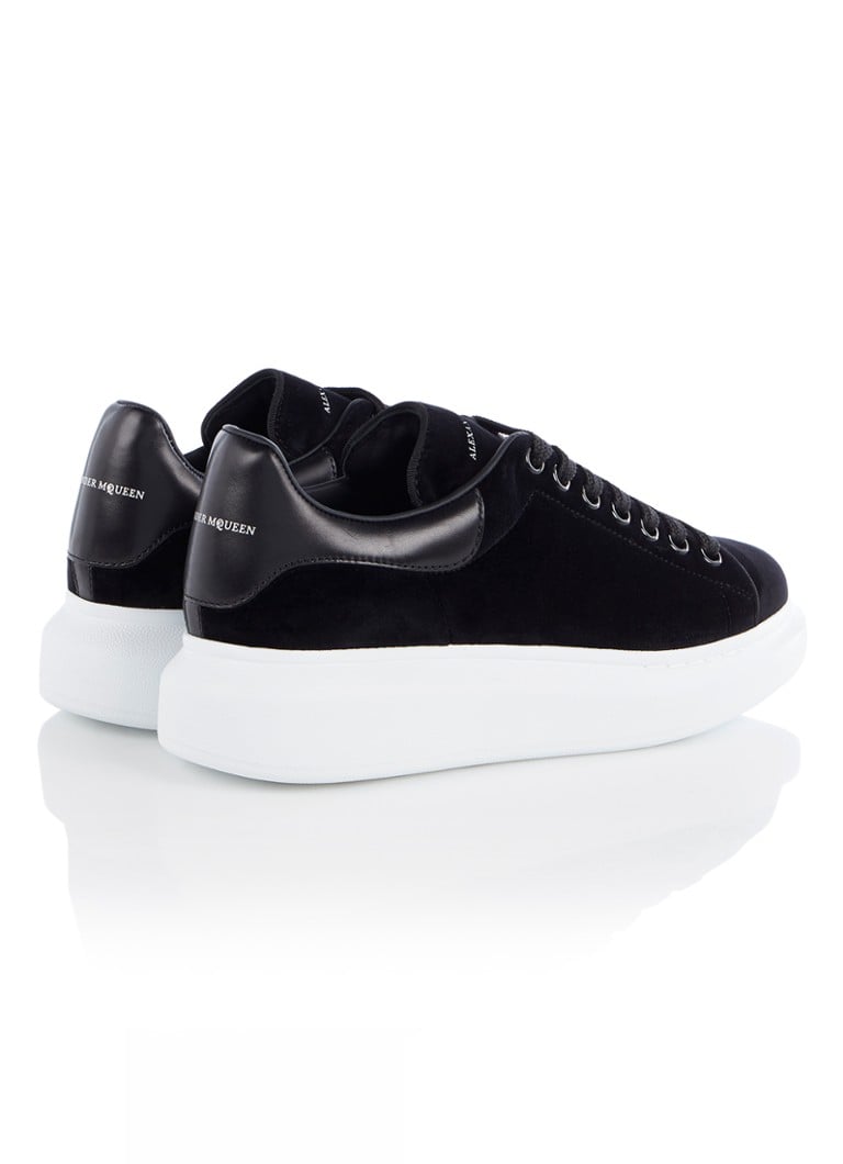 Alexander McQueen Oversized sneaker van fluweel