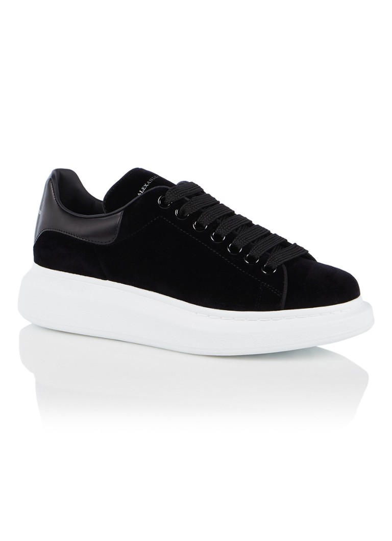 Alexander McQueen Sneaker van fluweel • de Bijenkorf