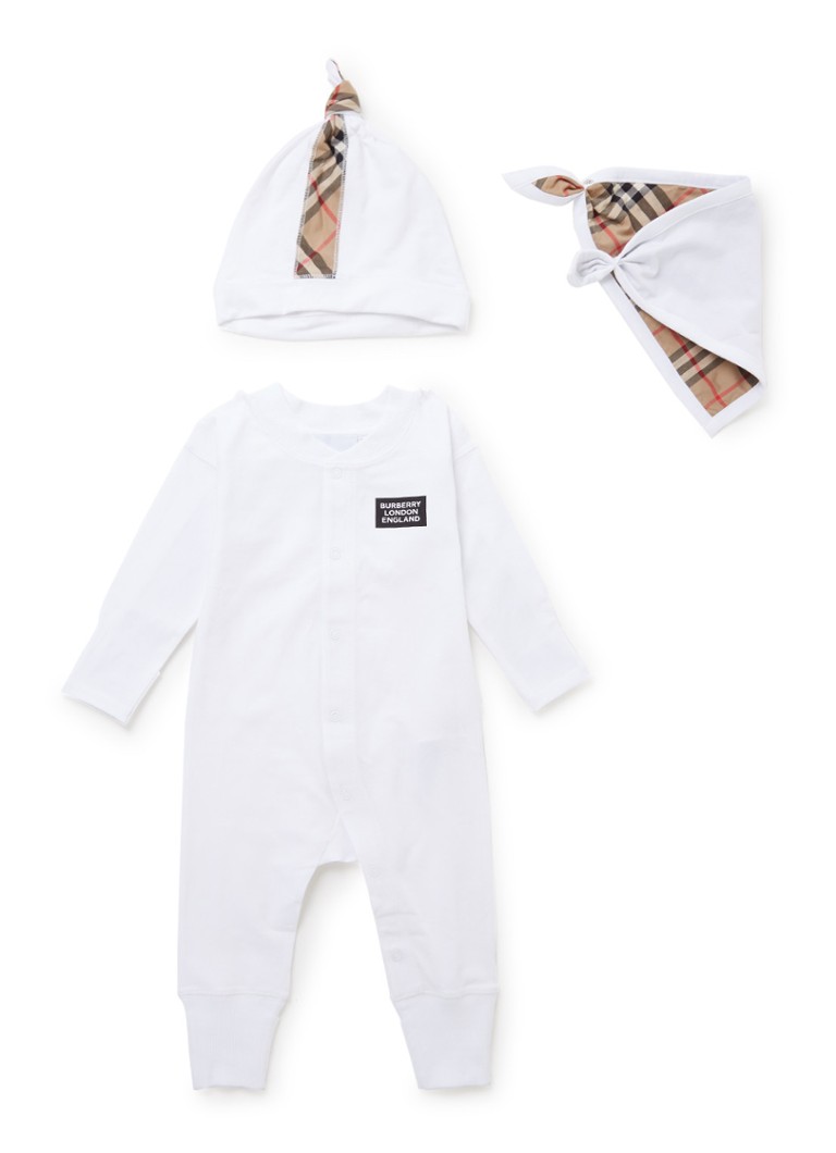 Burberry Costume Bebe Avec Bonnet Et Bavoir En Coffret Cadeau 3 Pieces De Bijenkorf