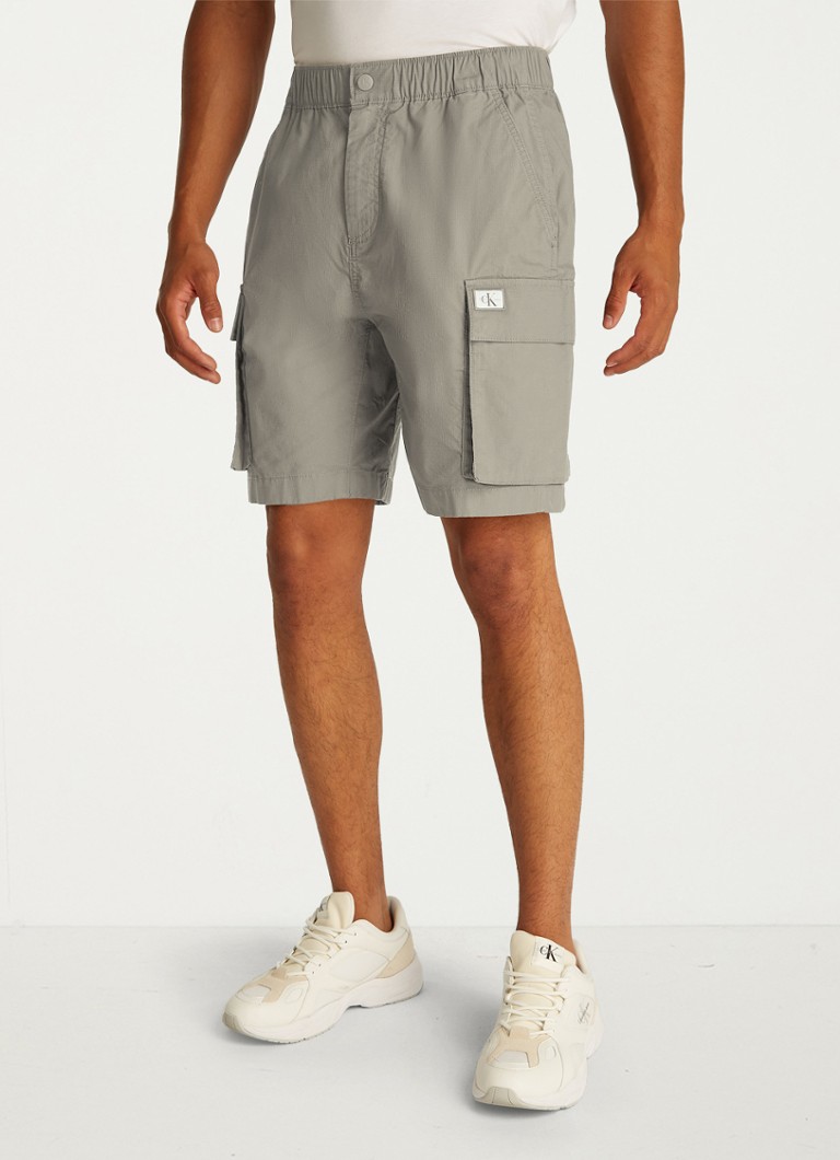 Calvin Klein - Loose fit korte cargobroek met steekzakken - Grijsmele