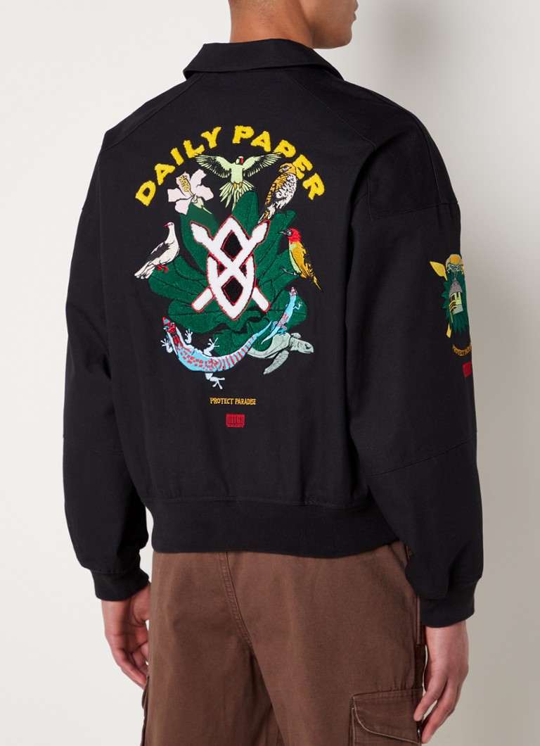 Daily Paper Pooley Varsity jack met logo en backprint • Zwart