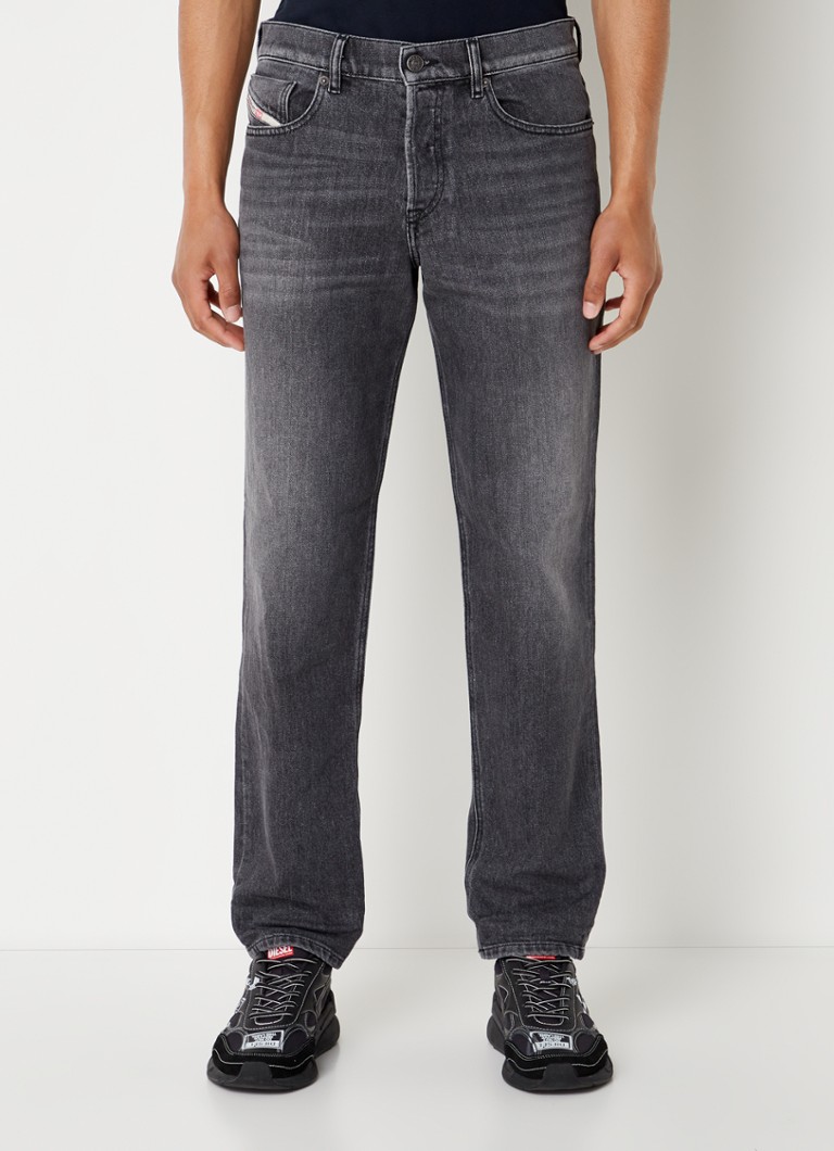 Diesel - 2023 D-Finitive straight leg jeans met donkere wassing - Zwart