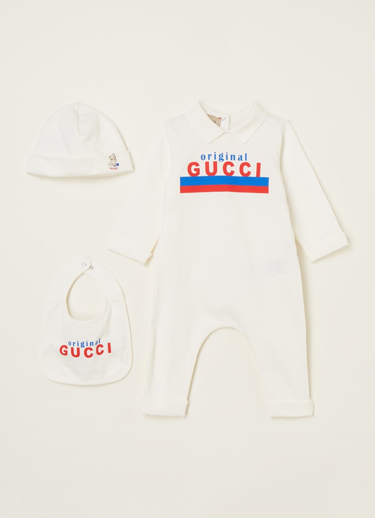 Gucci Combinaison Pour Bebe Avec Bonnet Et Bavoir Set Cadeau Compose De 3 Pieces Blanc De Bijenkorf Gucci Combinaison Pour Bebe Avec Bonnet Et Bavoir Set Cadeau Compose De 3 Pieces Blanc De Bijenkorf