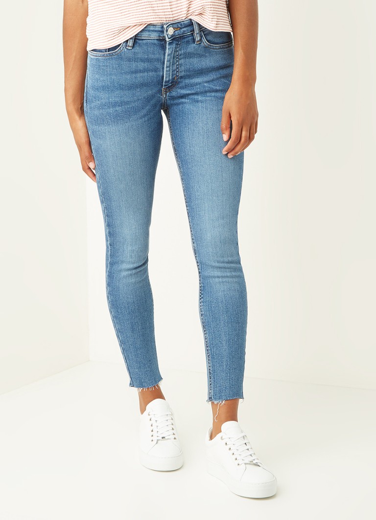 MANGO Jean court skinny taille mi haute Isa avec ourlet effiloché