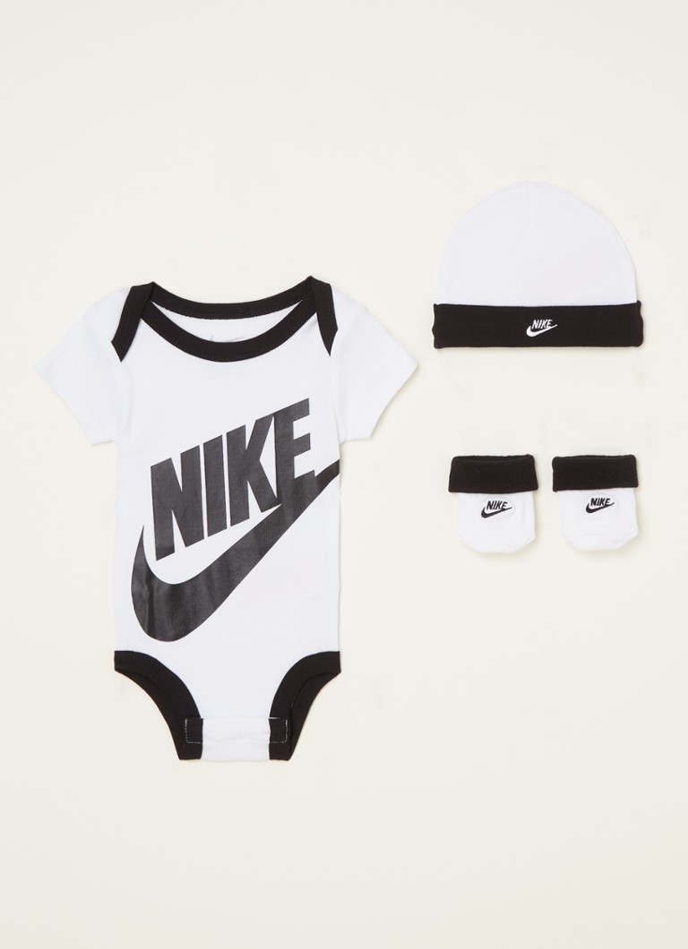 Nike - Coffret cadeau avec barboteuse et bonnet et chaussettes 3 pièces - Blanc