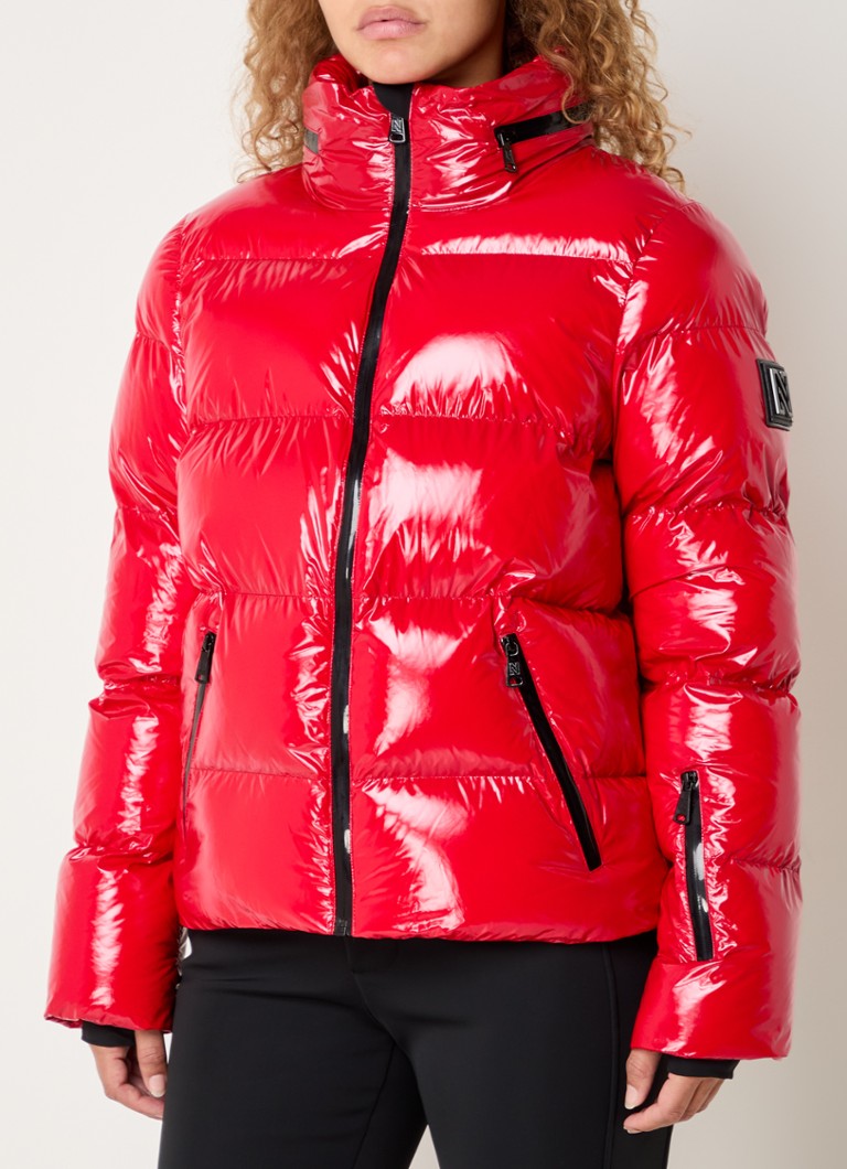 NIKKIE - Gstaad ski-jas met opbergbare capuchon en ritszakken - Rood
