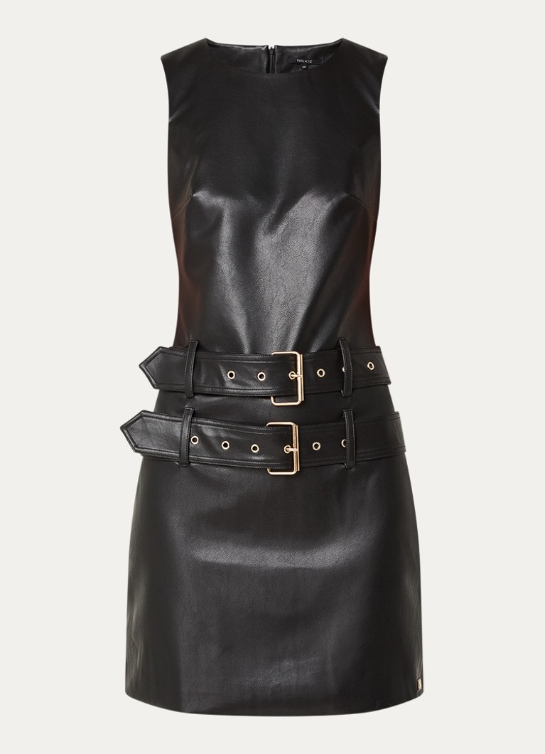 NIKKIE Istanbul mini jurk van imitatieleer met ceintuur • Zwart