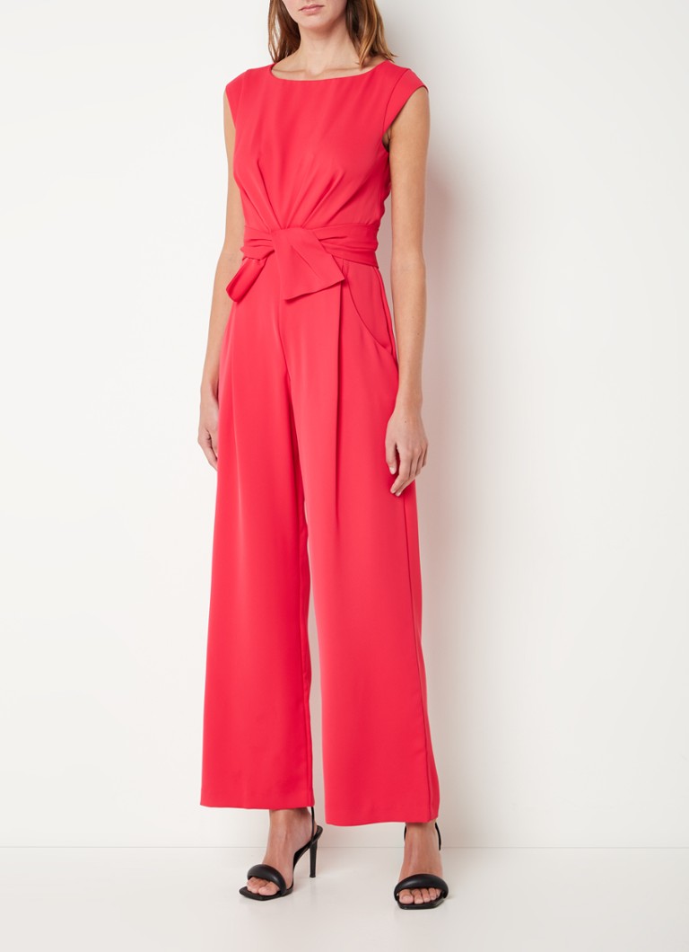 Tegenwerken Booth Onafhankelijk Phase Eight Janey wide fit jumpsuit met plooidetail en boothals • Koraalrood • deBijenkorf.be Tegenwerken Booth Onafhankelijk Phase Eight Janey wide fit jumpsuit met plooidetail en boothals • Koraalrood • deBijenkorf.be
