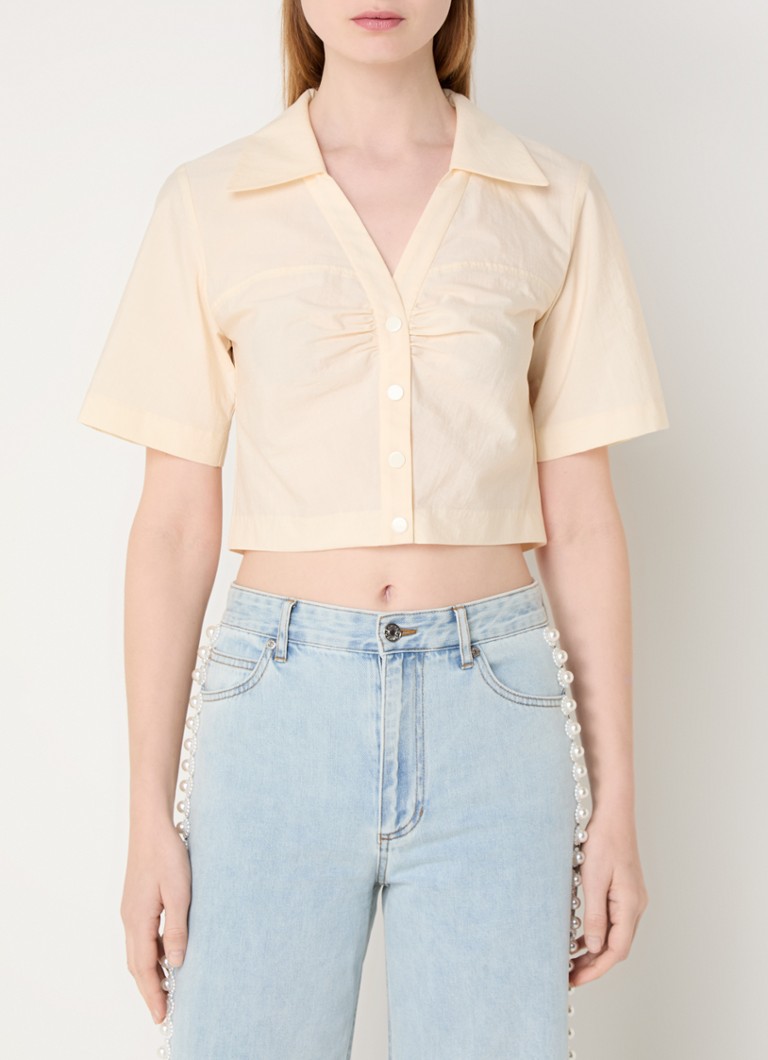 Sandro - Cropped blouse met plooidetail en V-hals - Vanillegeel