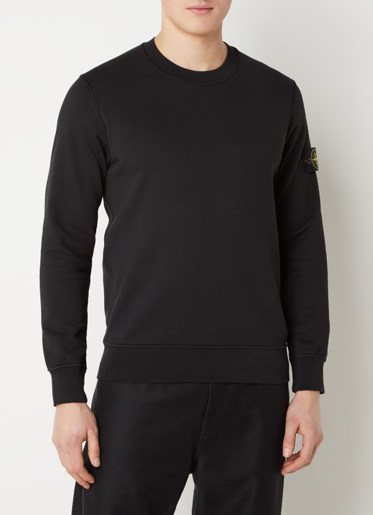 Stone 63051 sweater met ronde en logopatch • Zwart •