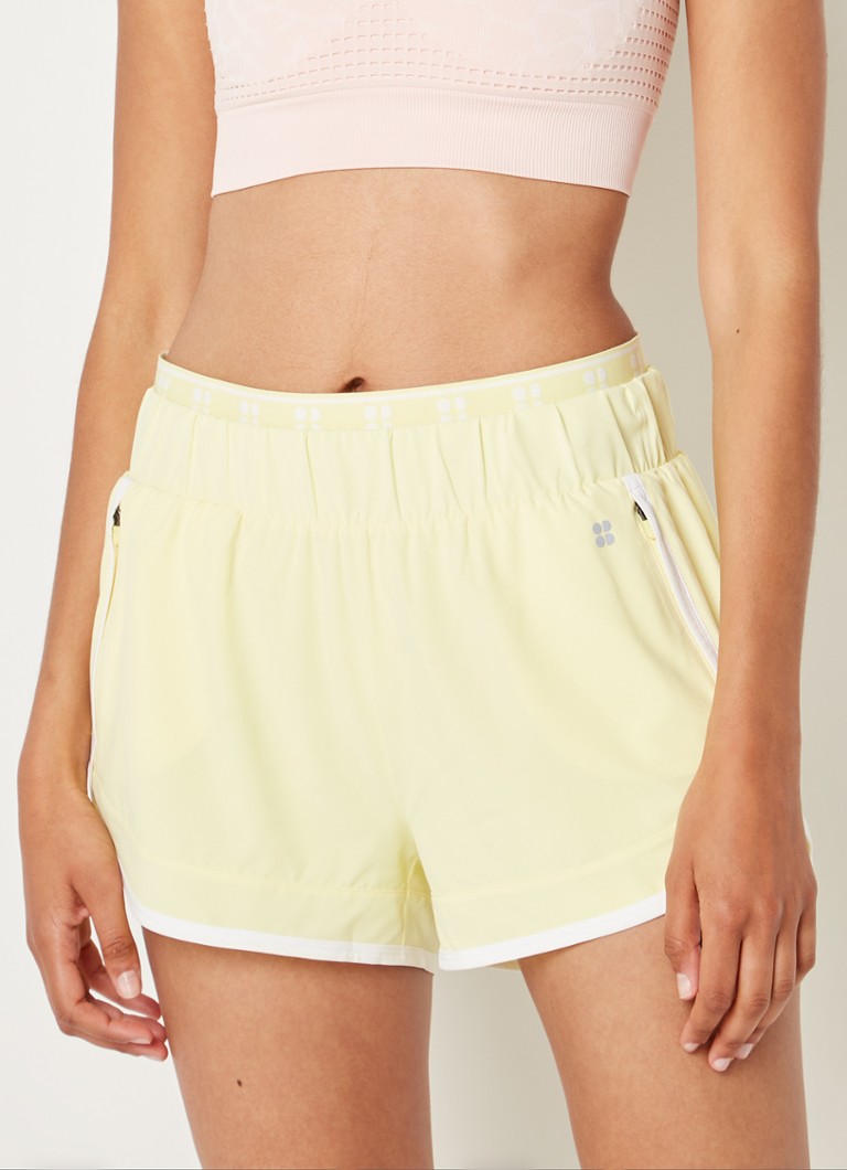 Sweaty Betty - On Your Marks high waist straight fit trainingsshorts  - Lichtgeel