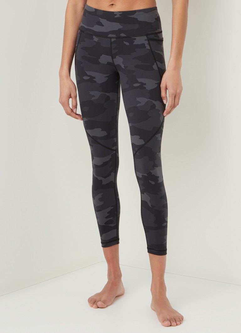 Sweaty Betty - Power mid waist cropped trainingslegging met camouflageprint - Zwart