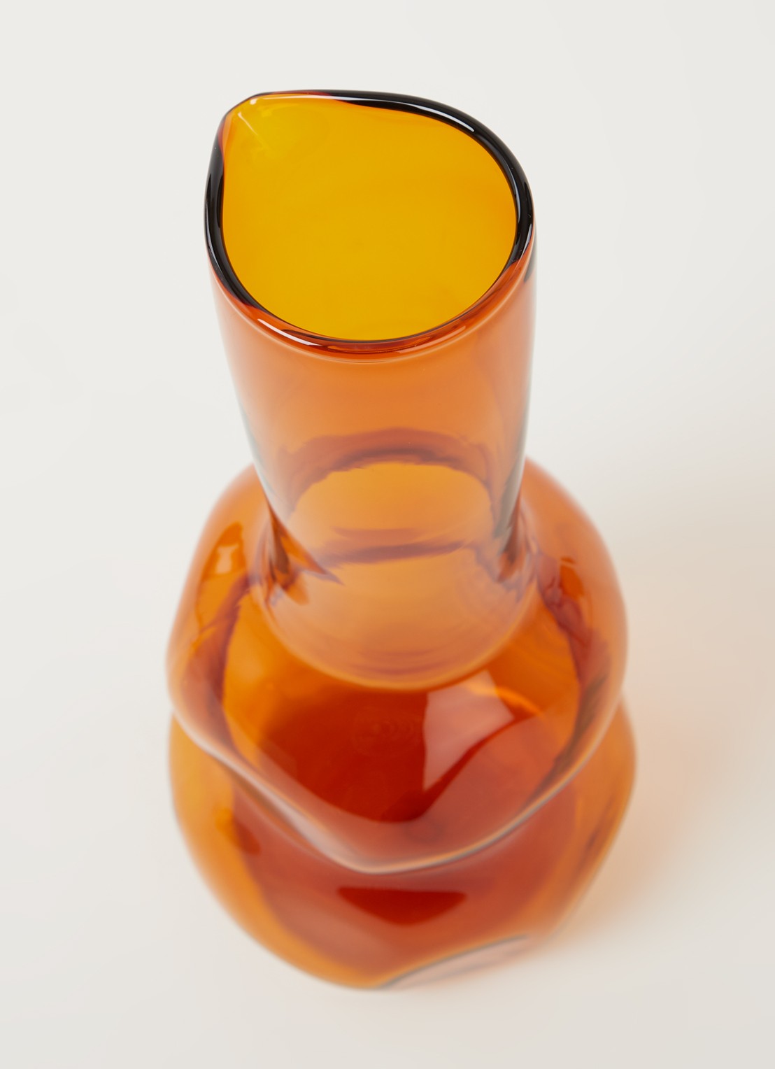 &Klevering Clay karaf 0,8 liter - detail oranjebruin