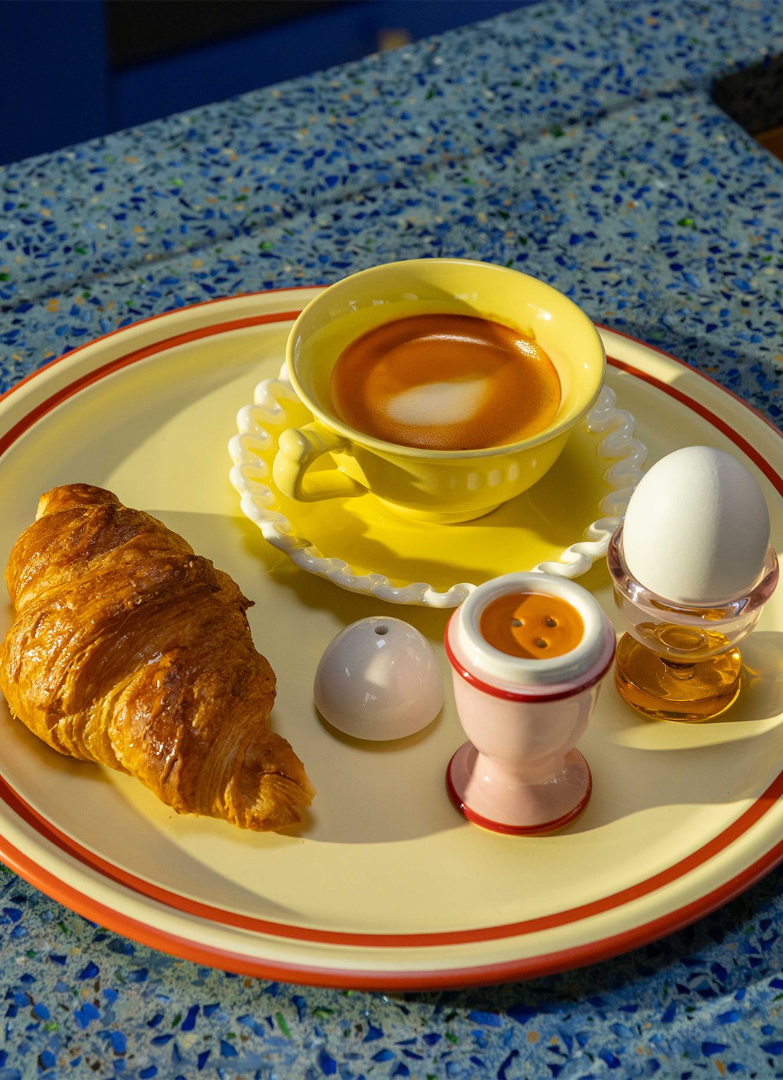&Klevering Egg zout- en peperstel 10 cm - achterkant roze