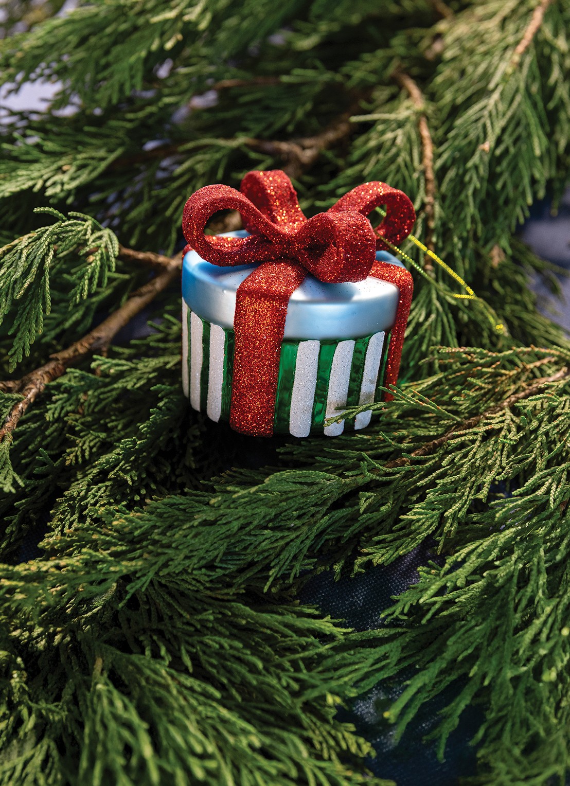&Klevering Gift kersthanger 7 cm - voorkant 2 groen