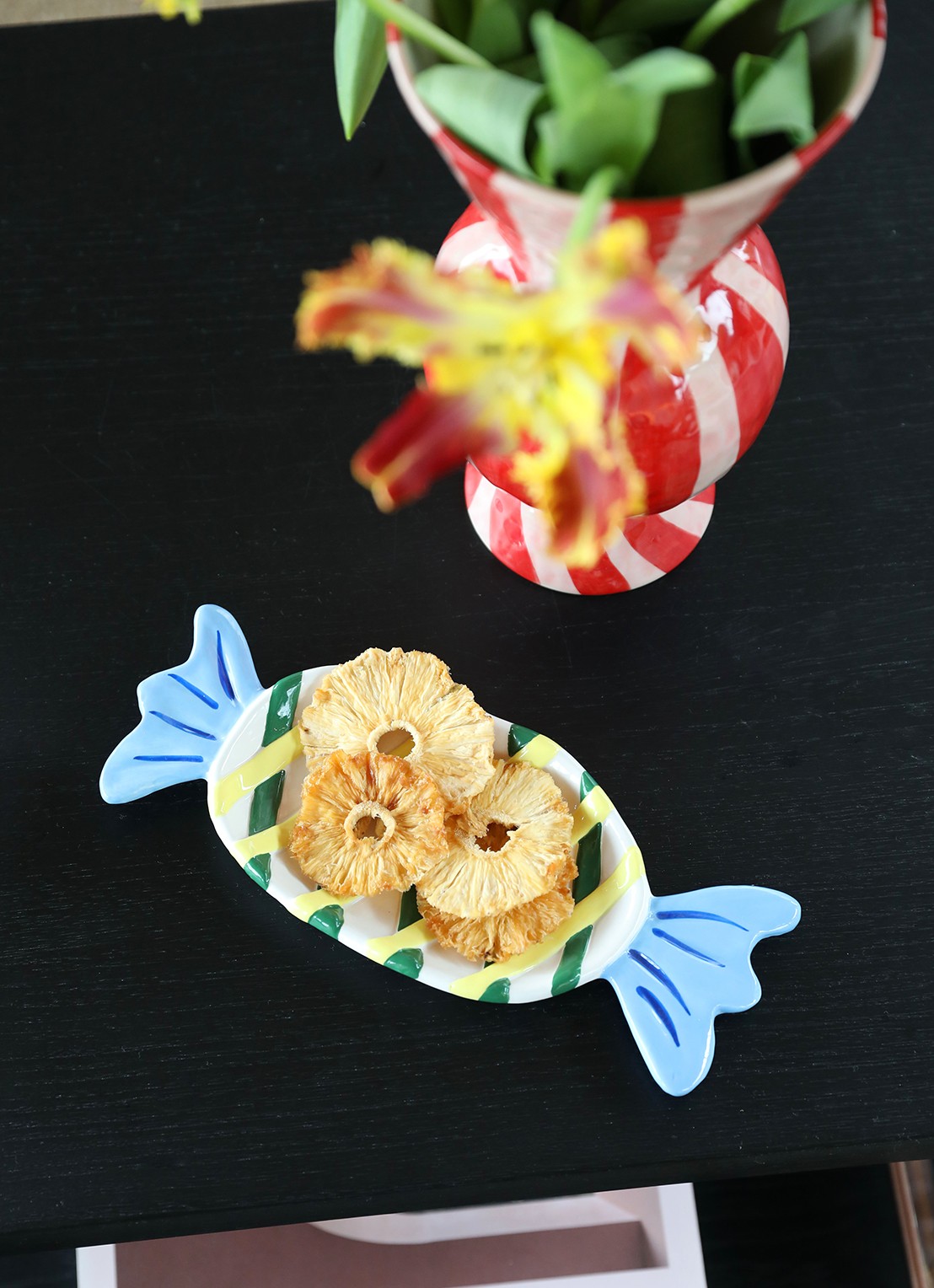 &Klevering Goody serveerplank van dolomiet 27,5 cm - detail geel