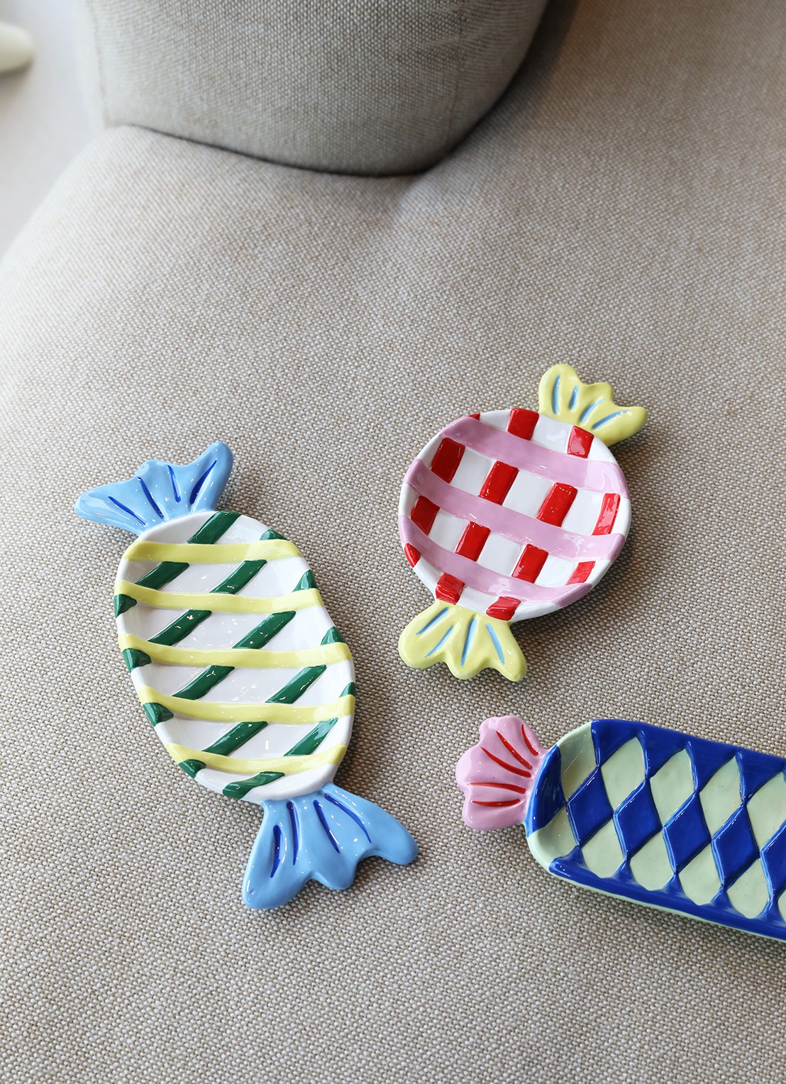 &Klevering Goody serveerplank van dolomiet 27,5 cm - voorkant 3 geel