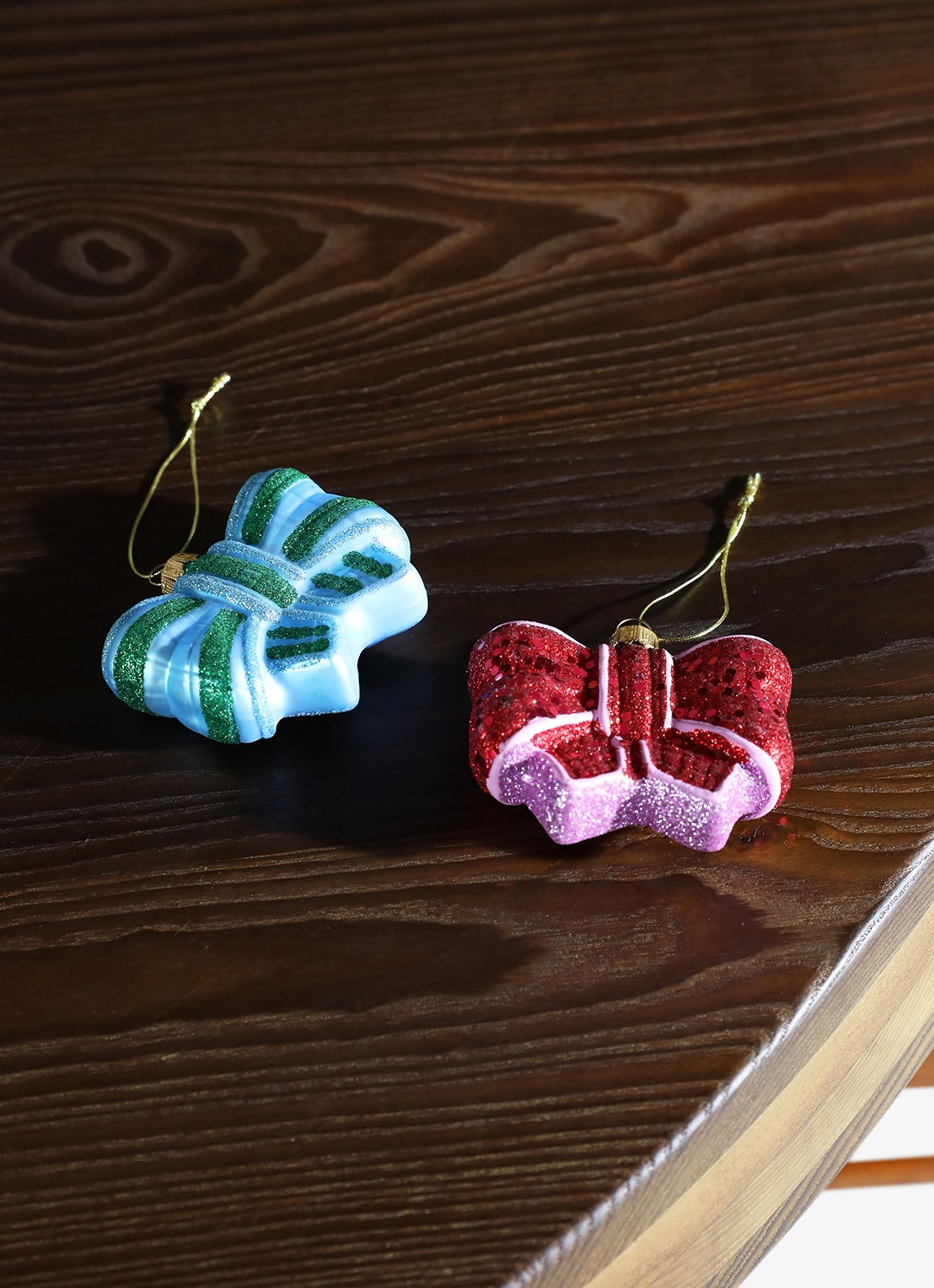 &Klevering Strikje kersthanger 8 cm - voorkant 2 rood