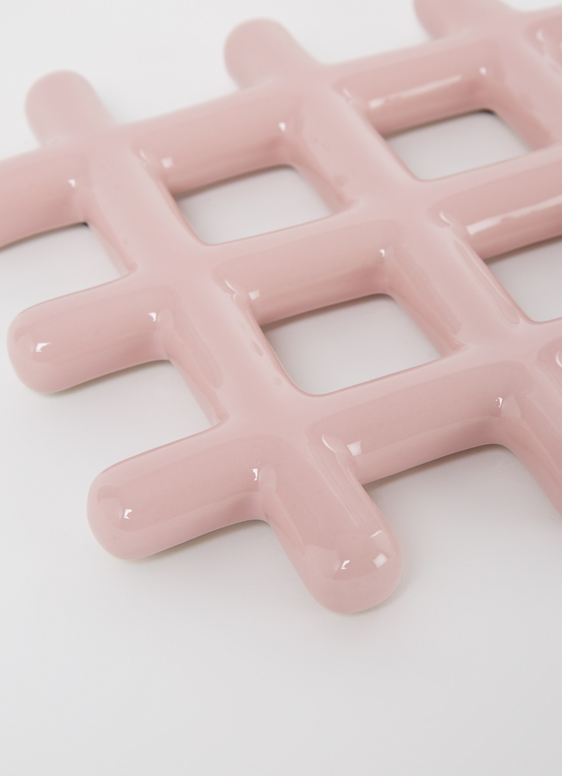 &Klevering Trivet Grid onderzetter van aardewerk - voorkant 2 lichtroze