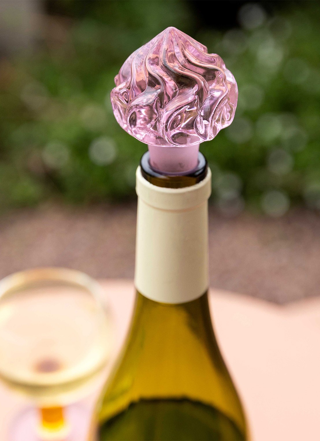 &Klevering Whip wijnstopper  - detail 2 roze