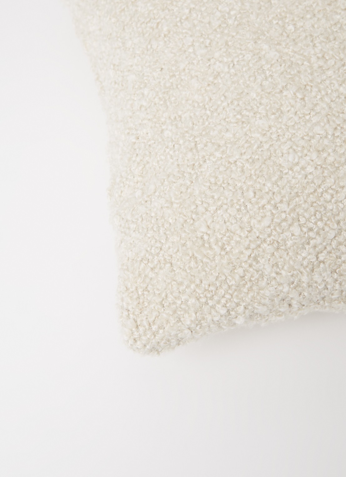 &Tradition Boucle sierkussen 50 x 50 cm - detail 2 wit