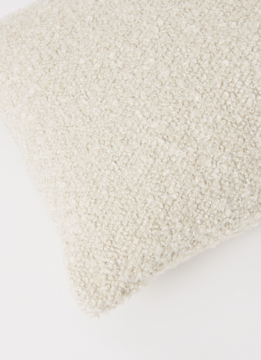 &Tradition Soft Boucle sierkussen 60 x 40 cm  - detail 2 wit