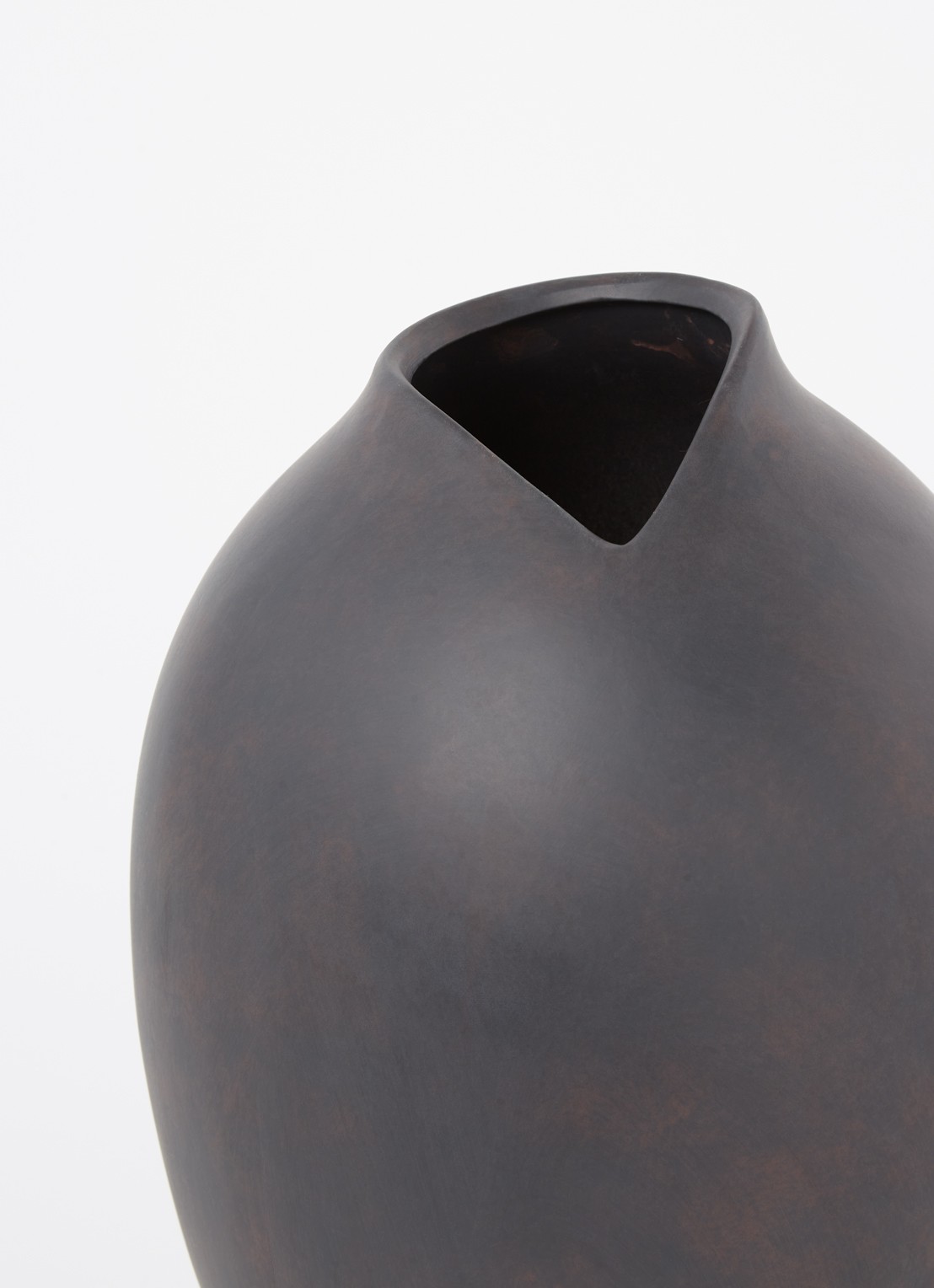 101 Copenhagen Sumo Slim vaas 37,5 cm - detail donkerbruin