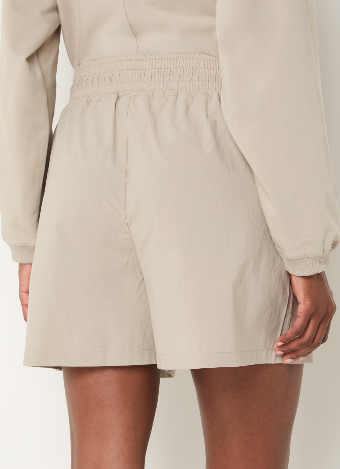 10DAYS High waist loose fit korte broek met klepzakken - achterkant 2 khaki