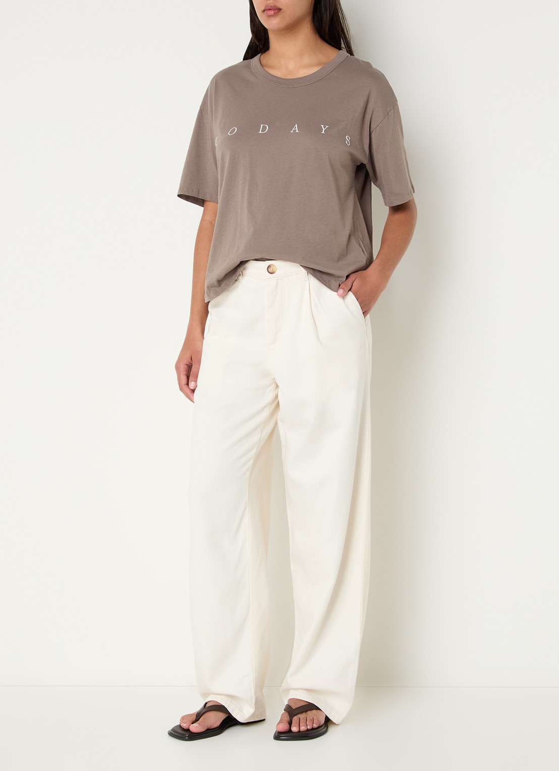 10DAYS High waist loose fit pantalon in linnenblend met steekzakken - voorkant 3 creme