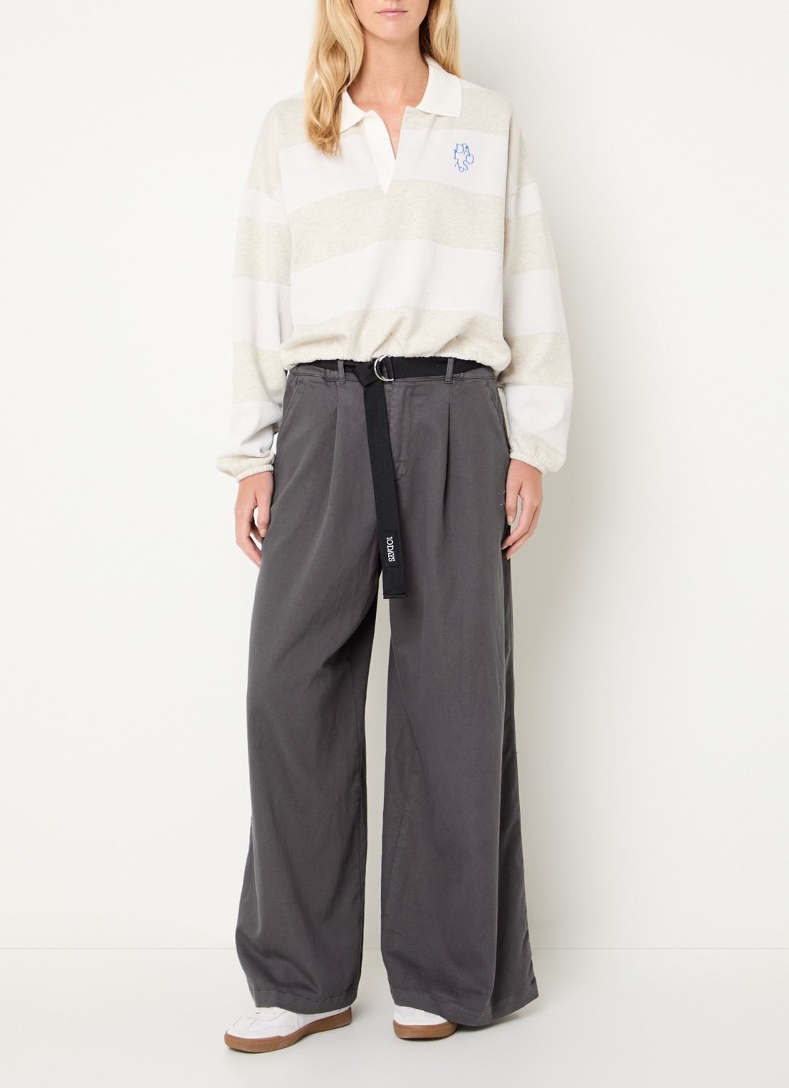 10DAYS High waist wide fit broek met ceintuur en steekzakken - voorkant 4 taupe