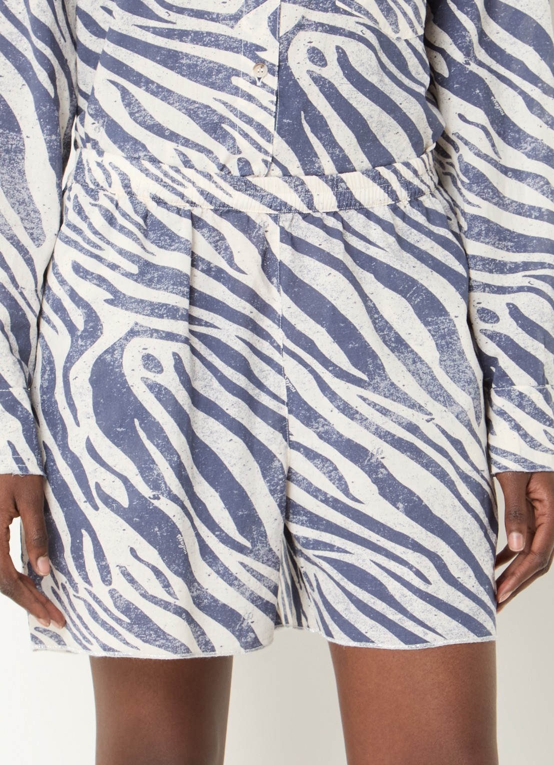 10DAYS Mid waist straight fit korte broek met zebraprint - detail 3 staalblauw