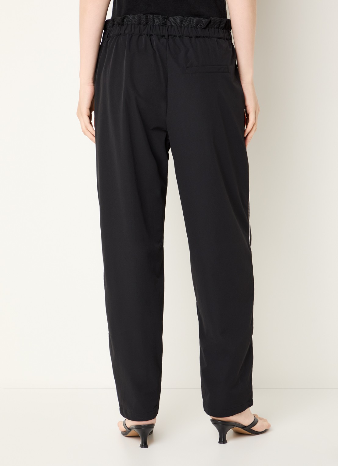 10DAYS Mid waist tapered fit trackpants van softshell met ritszakken - achterkant 4 zwart