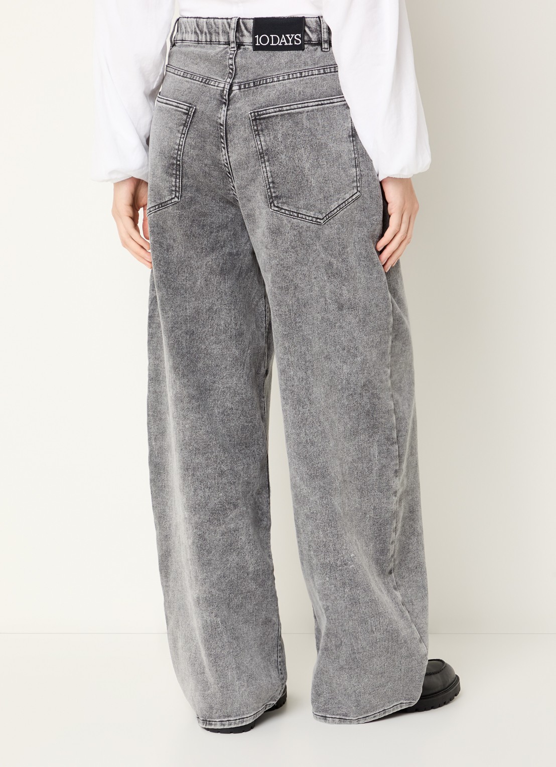 10DAYS Mid waist wide leg jogg jeans met verwassen afwerking - achterkant lichtgrijs