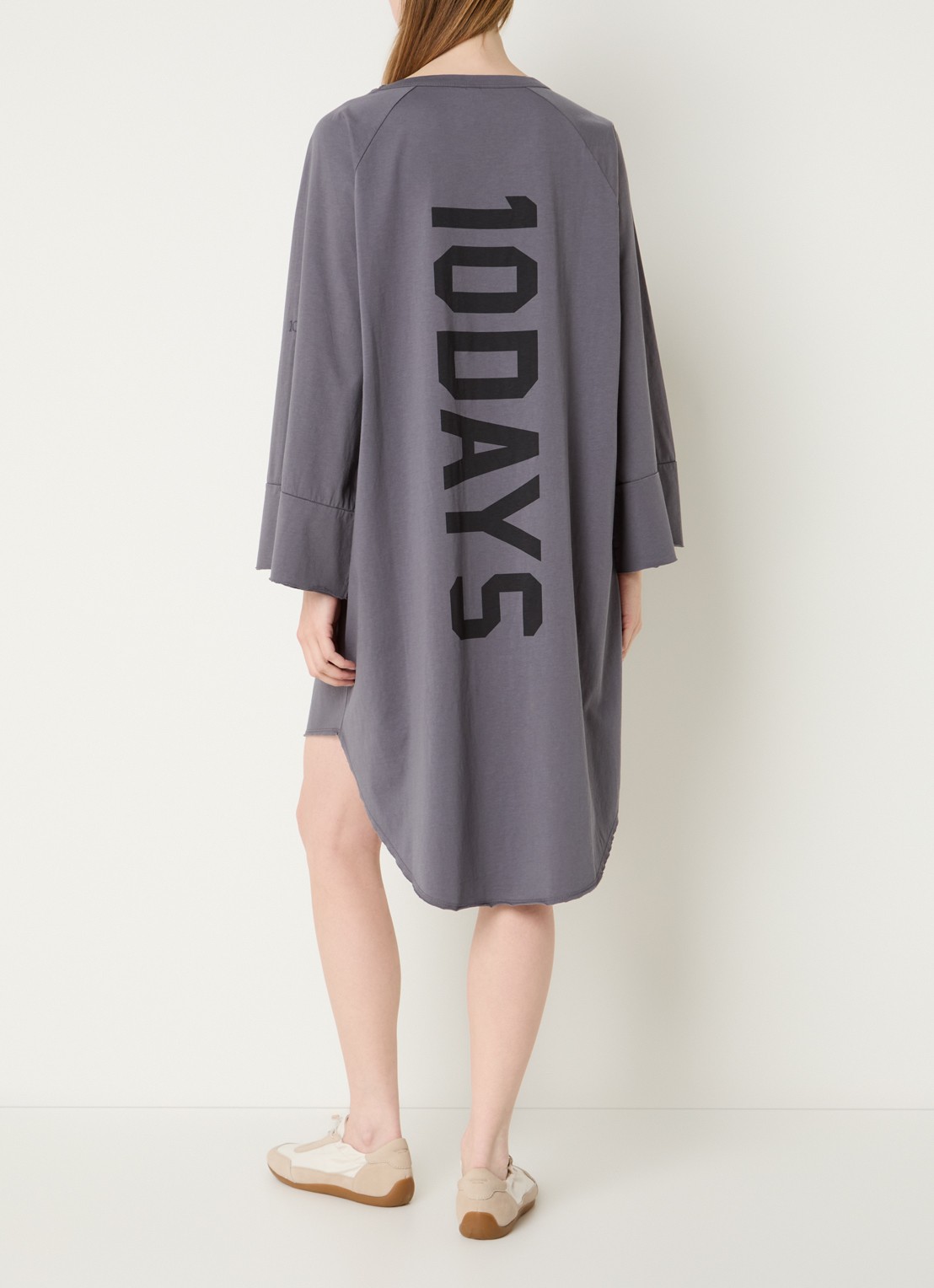 10DAYS Mini T-shirt jurk met print - achterkant taupe