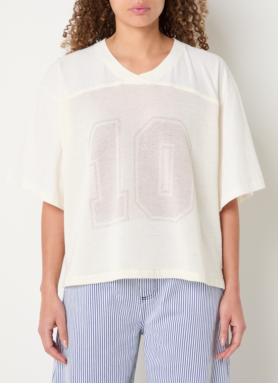 10DAYS Semi-transparante T-shirt met logoprint - detail 4 creme