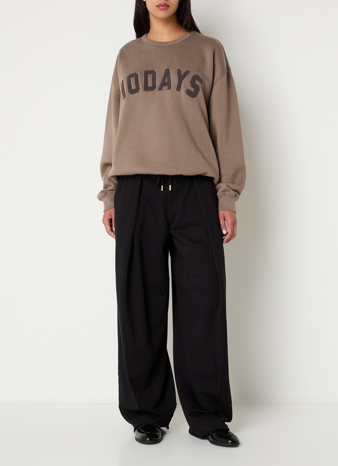 10DAYS Sweater met logoborduring - voorkant 4 bruin