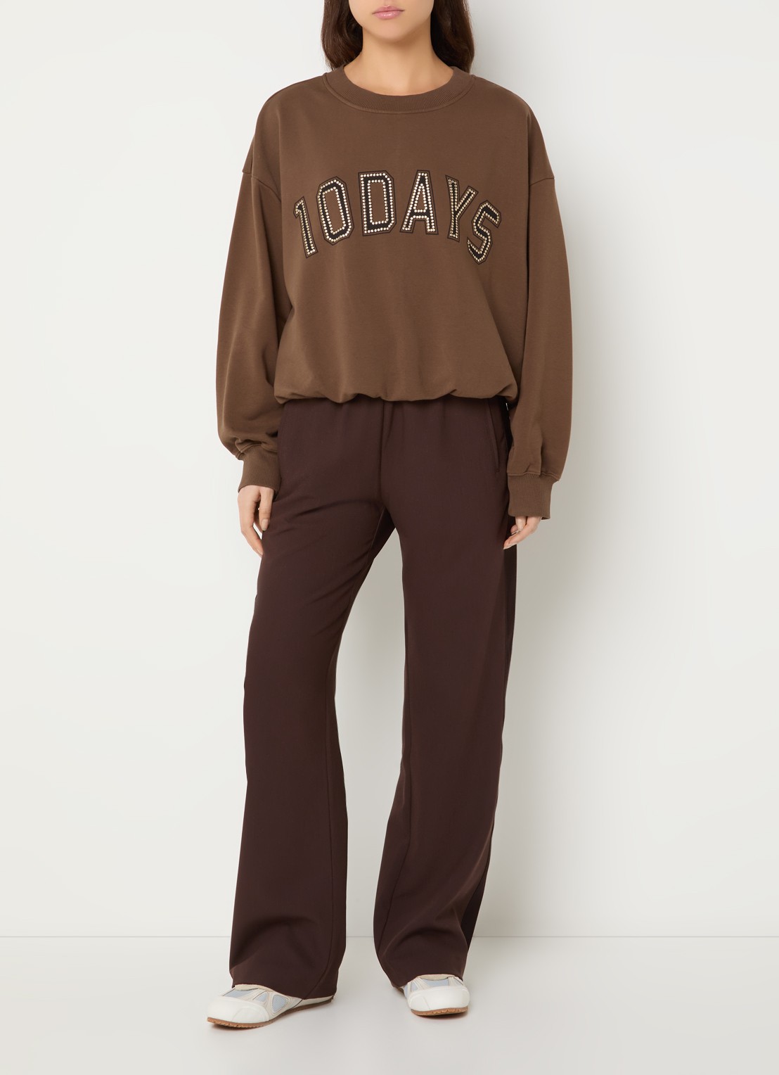 10DAYS Sweater met logoprint - voorkant 2 bruin