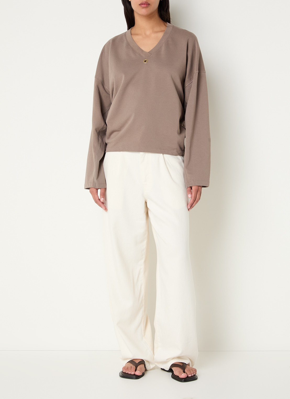 10DAYS Sweater met V-hals - voorkant 2 donkerbeige