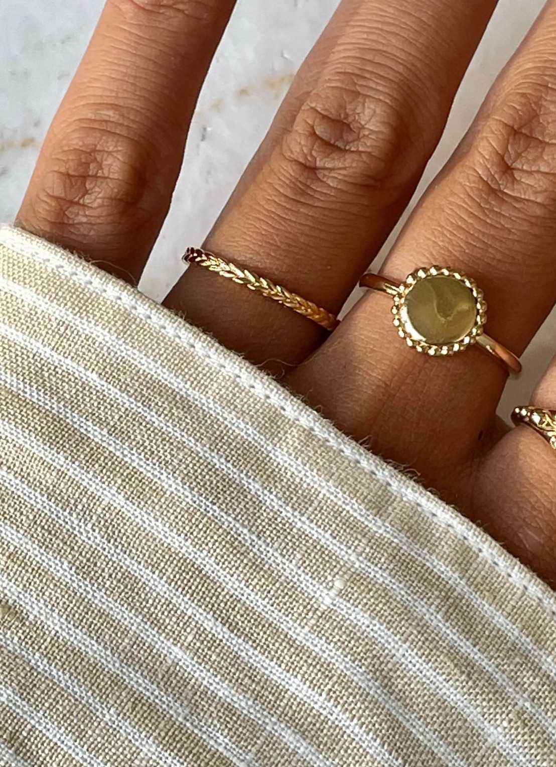 24Kae Ring verguld 12425Y - detail 3 goud