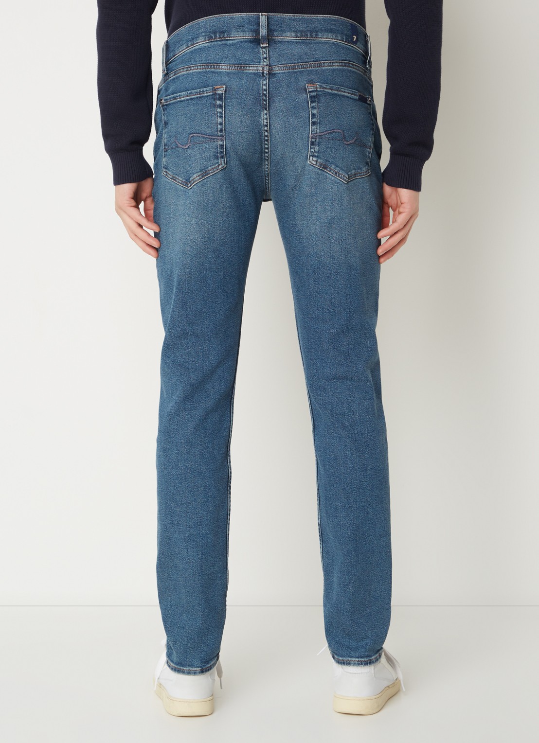 7 For All Mankind Tapered jeans met medium wassing - achterkant 3 indigo