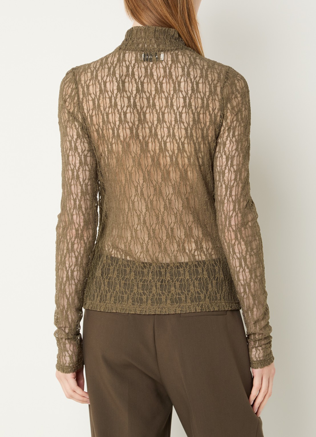 Aaiko Amy semi-transparante top met broderie - achterkant 2 olijfgroen