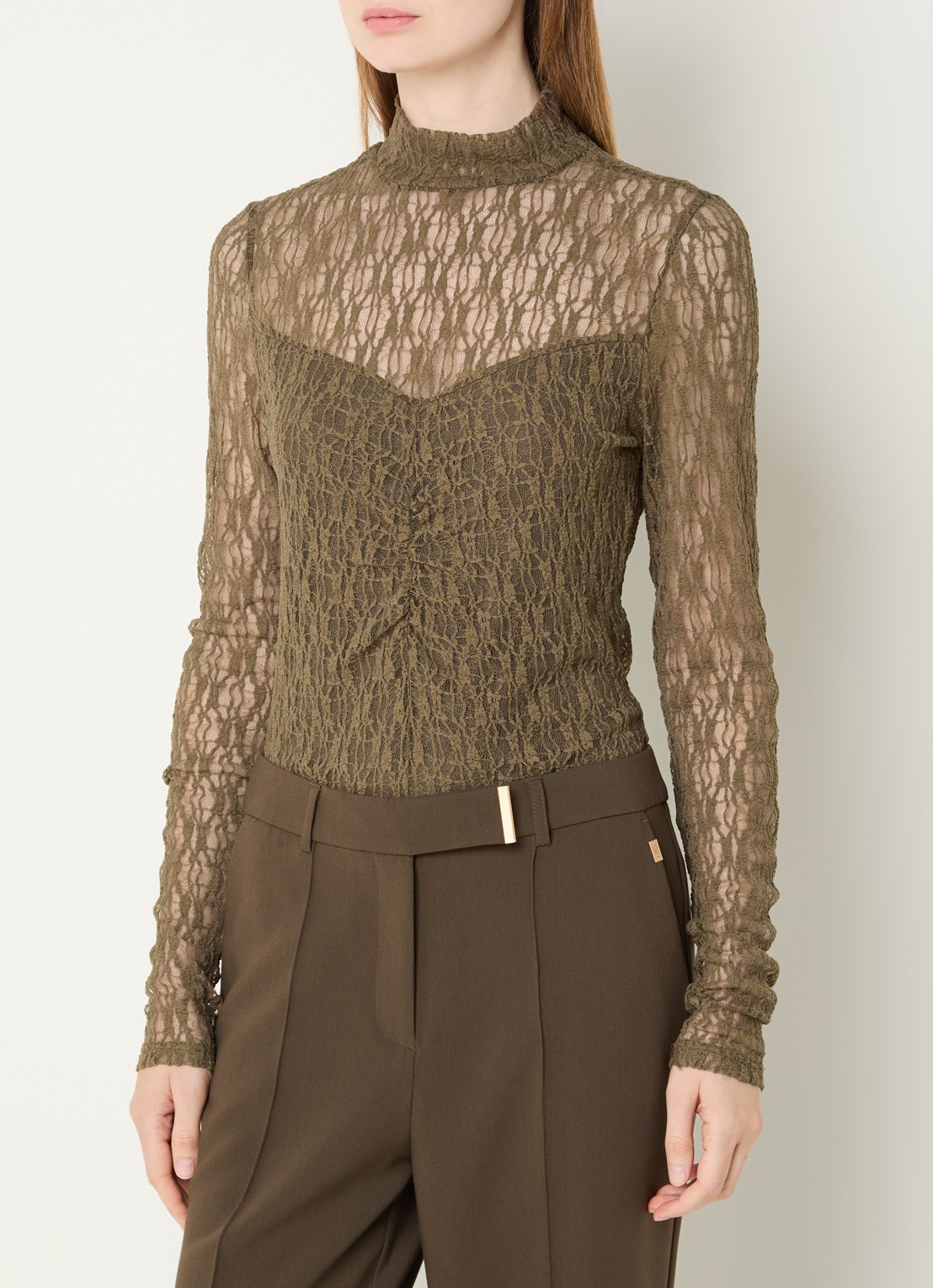 Aaiko Amy semi-transparante top met broderie - detail olijfgroen