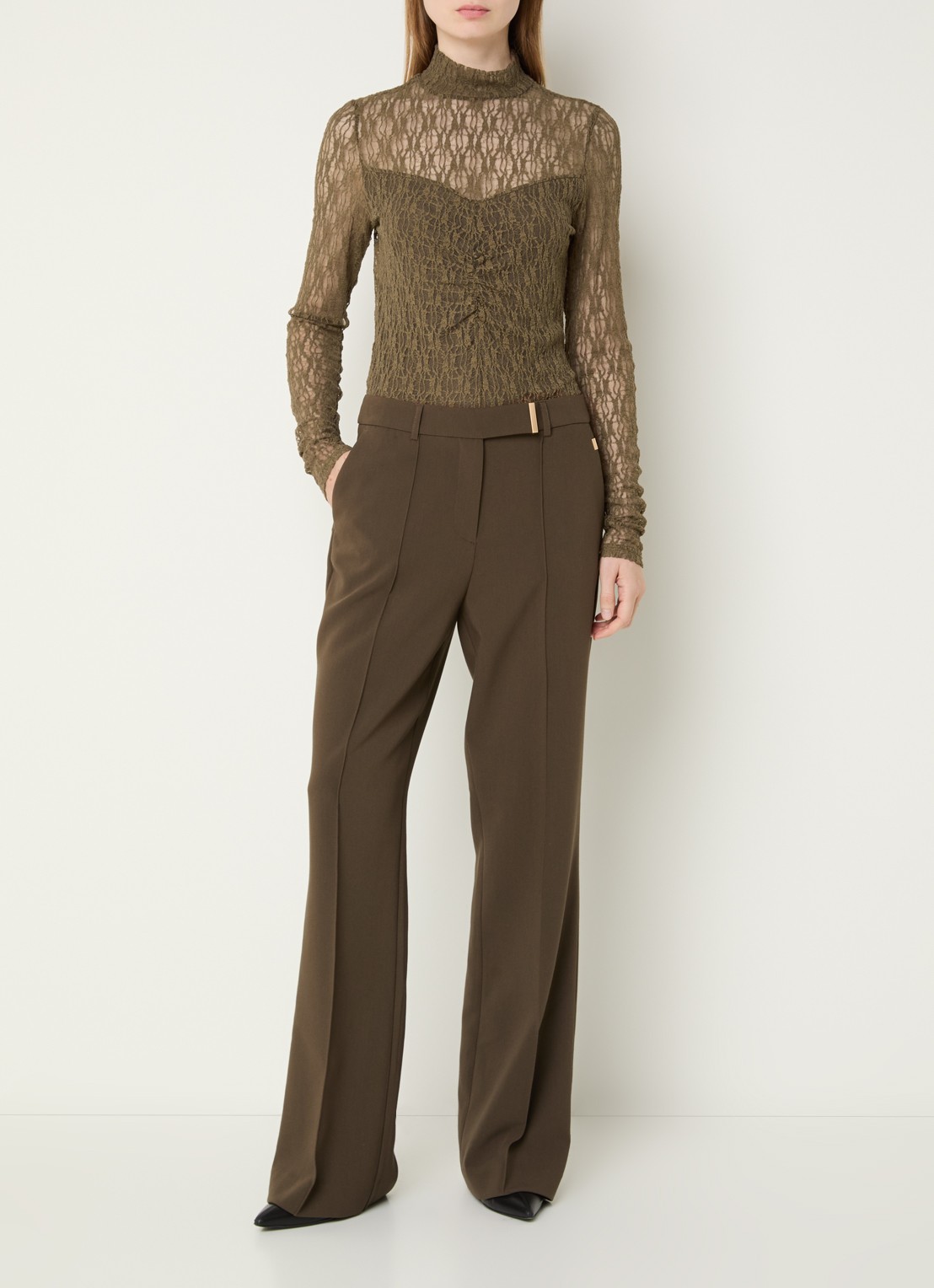Aaiko Amy semi-transparante top met broderie - voorkant 4 olijfgroen