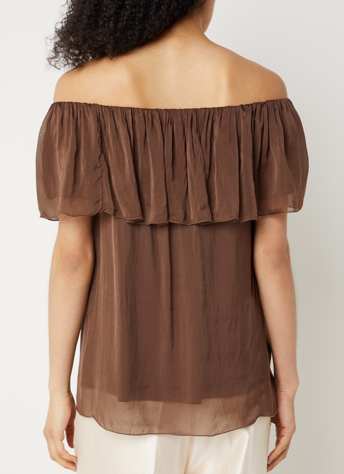 Aaiko Caprice off shoulder top in zijdeblend - achterkant donkerbruin
