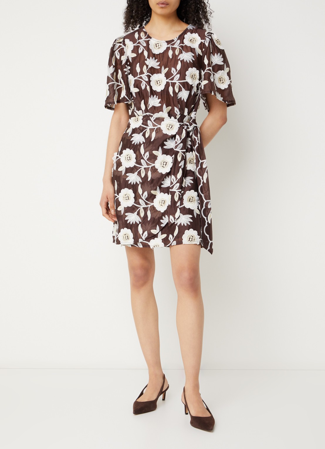 Aaiko Celina mini jurk met ceintuur en bloemenprint - voorkant 2 donkerbruin