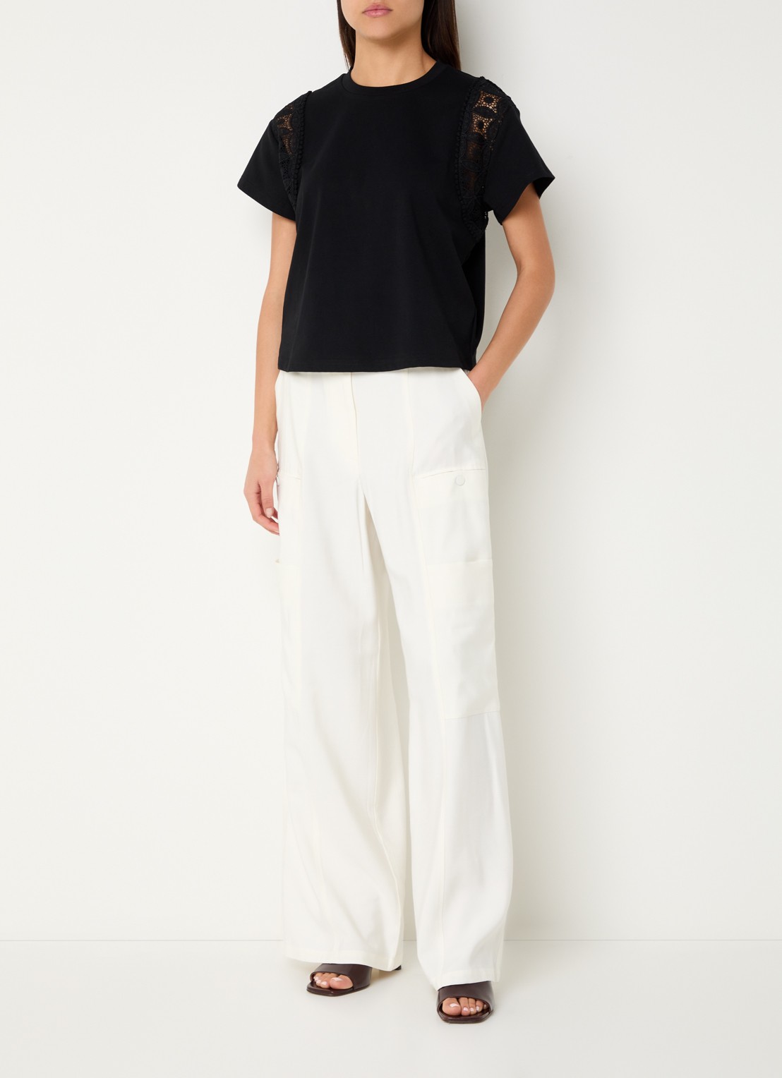 Aaiko Ceyda T-shirt met broderie - voorkant 2 zwart