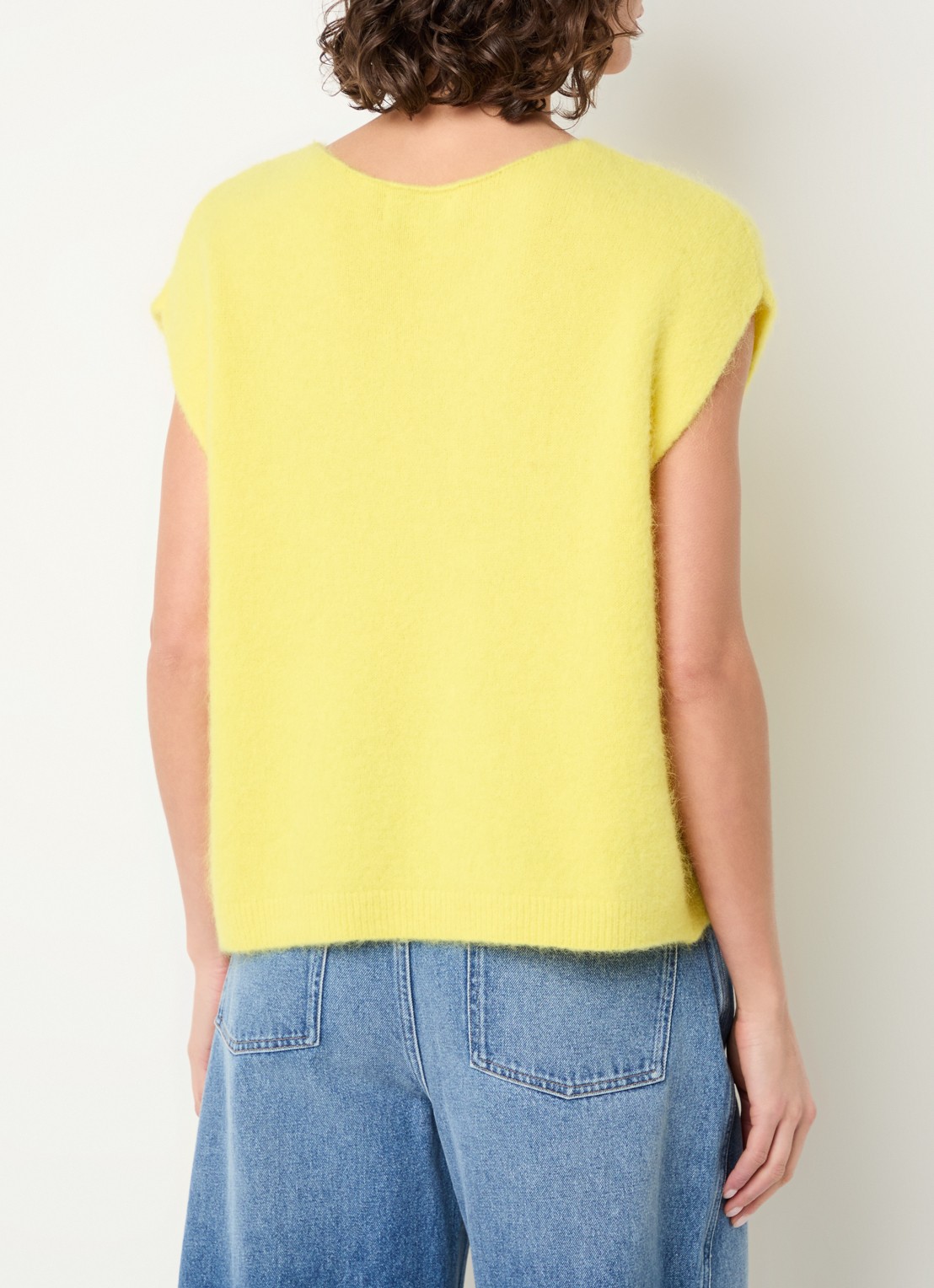 Aaiko Emmy fijngebreide top in alpaca wolblend - achterkant geel