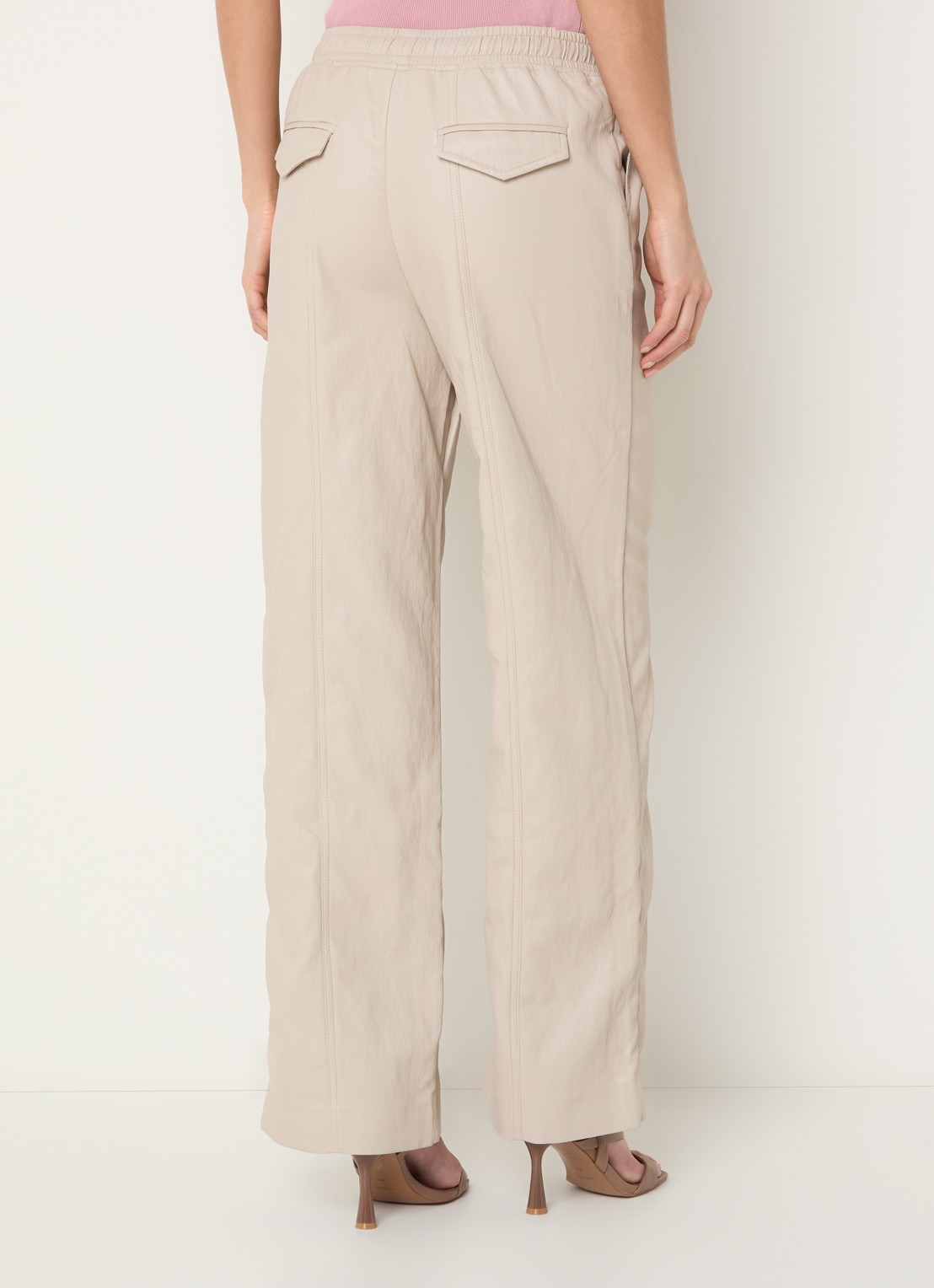 Aaiko Esila mid waist wide fit broek van imitatieleer - achterkant vanillegeel