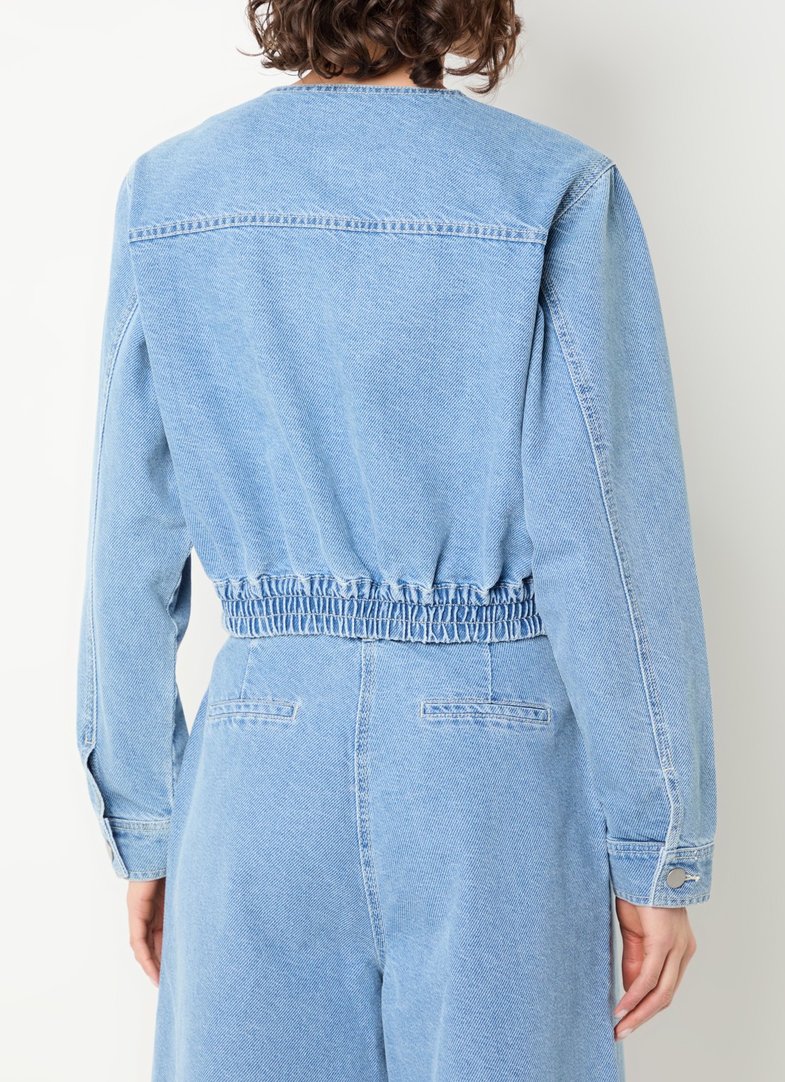Aaiko Fallon cropped spijkerjas met ronde hals - achterkant 3 indigo